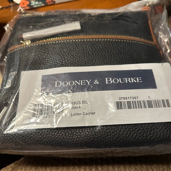 NWT Dooney & Bourke Letter carrier crossbody - Picture 3 of 8